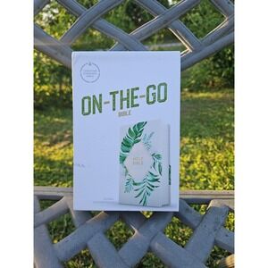 CSB On-the-Go Bible, White‎ Floral Textured Leather-Touch Imitation Leather